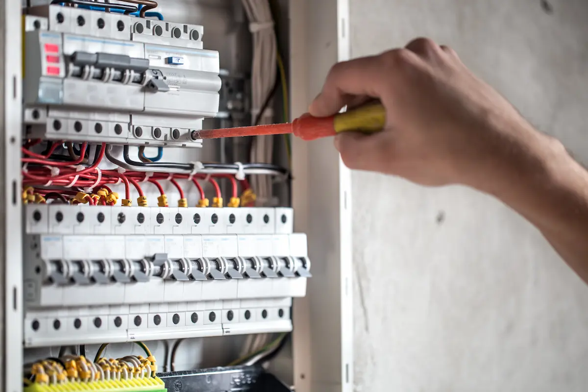 Segurança em instalações elétricas industriais